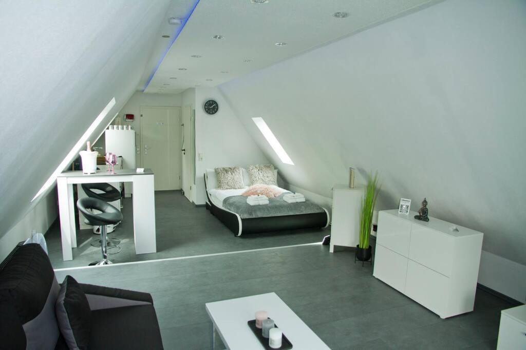 Truth - Queensize Bett - Netflix - Küche Apartment