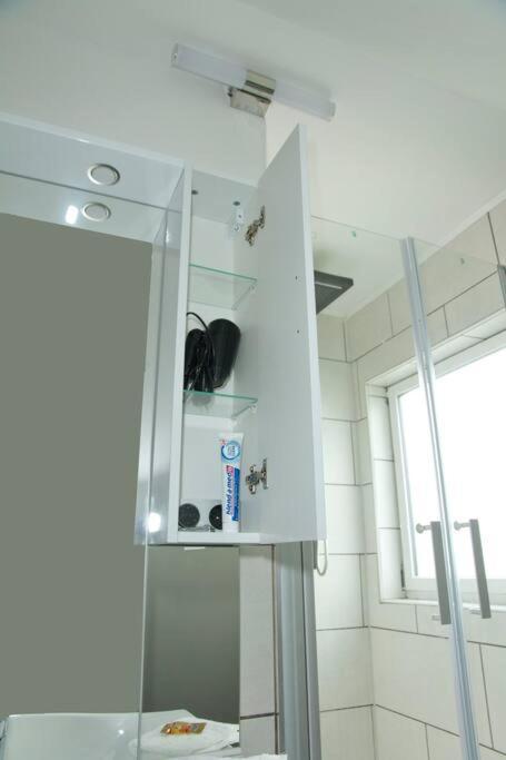 Truth - Queensize Bett - Netflix - Küche Apartment Dortmund